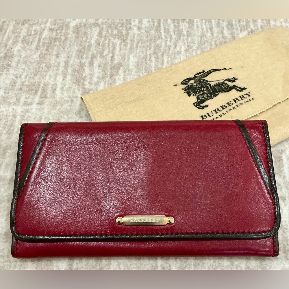✨💎RARE💎✨ Authentic Leather BURBERRY Long Wallet. W/COA, DUSTY AND GIFT